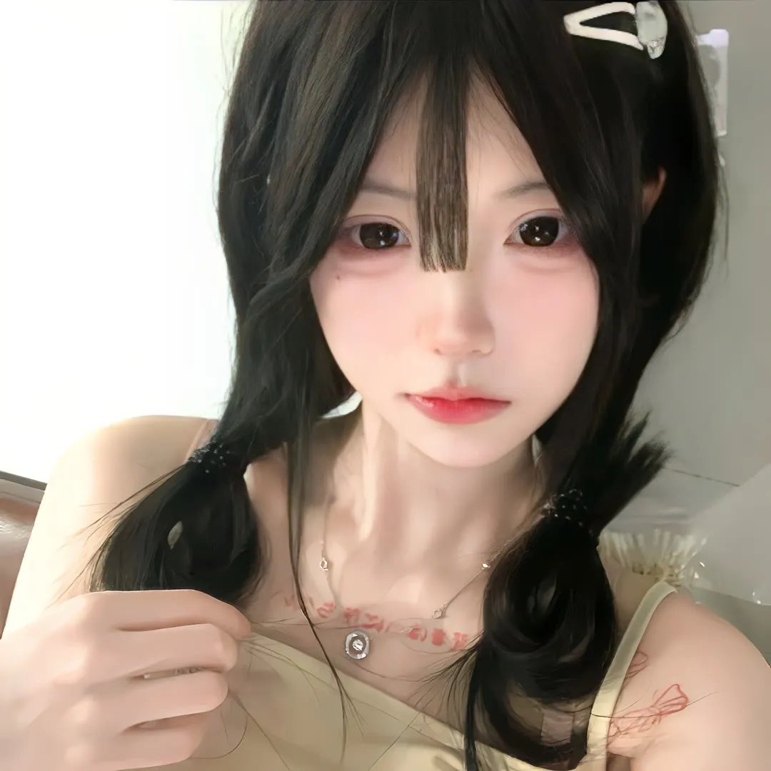 看见弹幕后，死对头被我钓成翘嘴